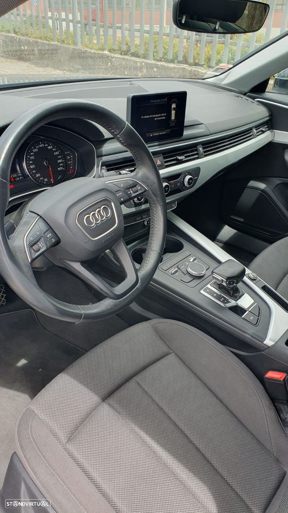 Audi A4 Avant 2.0 TDI Advance S tronic - 2
