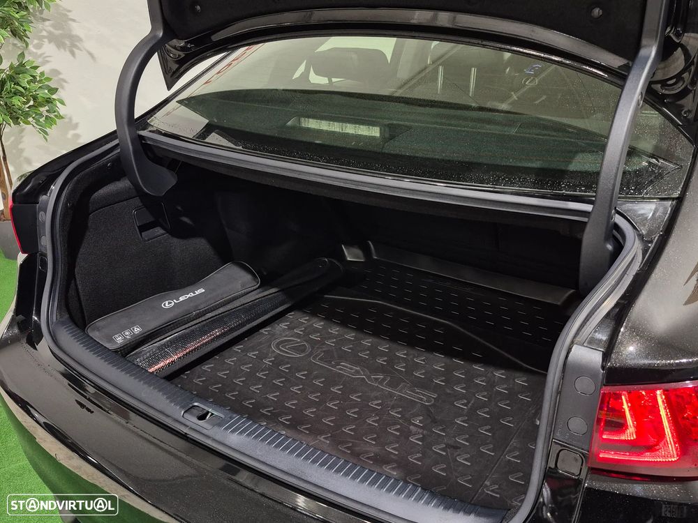 Lexus IS 300H Executive+ - 33