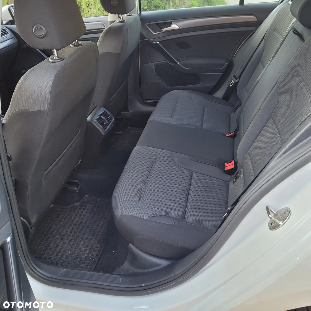Volkswagen Golf - 18
