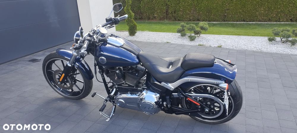 Harley-Davidson Softail Breakout - 33