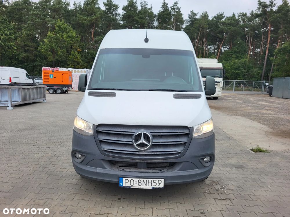 Mercedes-Benz Sprinter - 12