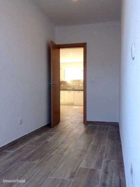 Apartamento T2, excelente exposição solar, situado no Barreiro - Grande imagem: 2/10