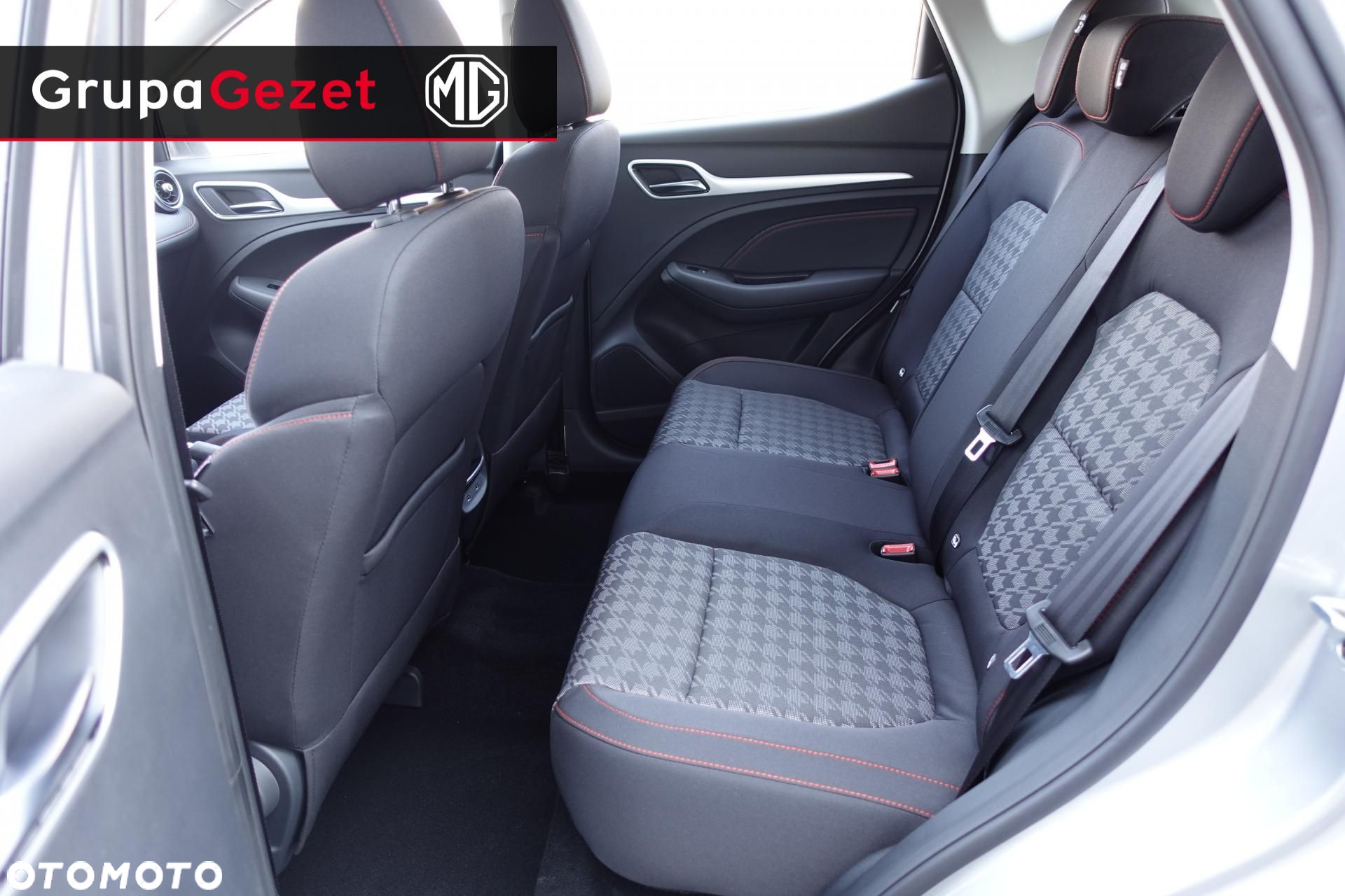 MG ZS - 11