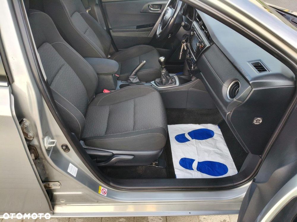 Toyota Auris 1.6 Valvematic Executive - 9