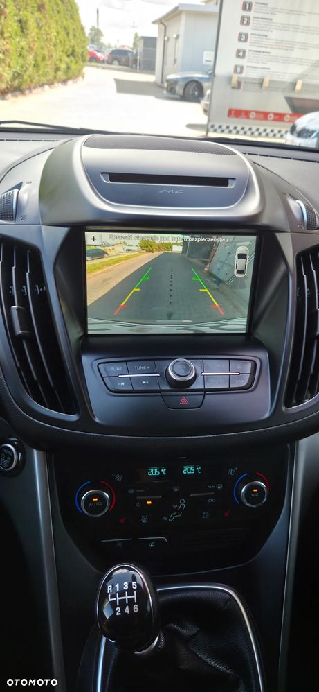 Ford Kuga 1.5 EcoBoost 2x4 Titanium - 25
