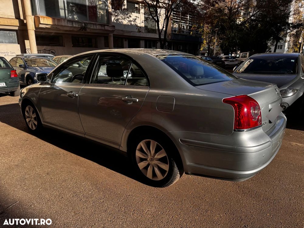 Toyota Avensis 1.6 Comfort - 4