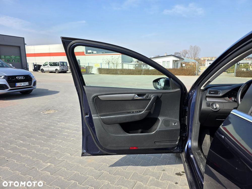 Volkswagen Passat 1.4 TSI DSG BlueMotion Technology Business Edition - 12