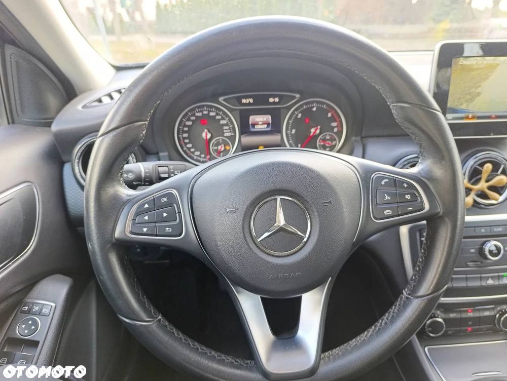 Mercedes-Benz Klasa A 180 d BlueEFFICIENCY Edition - 9