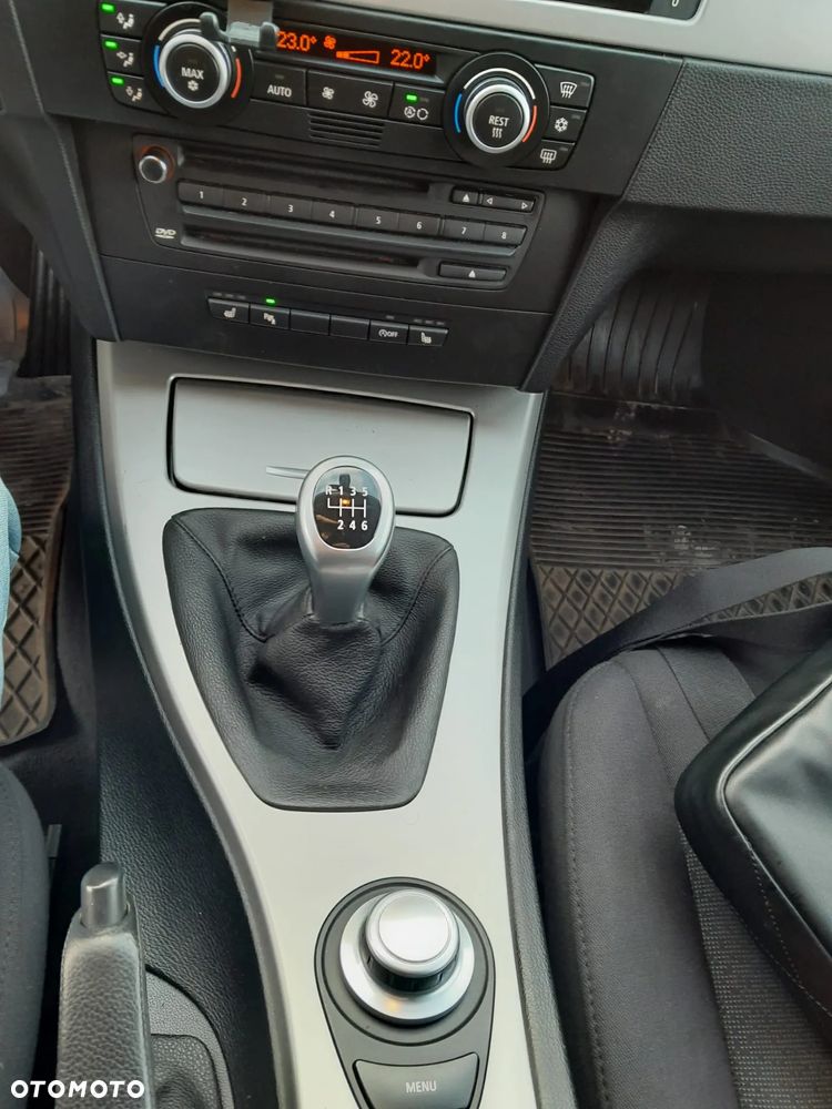 BMW Seria 3 320d DPF Touring - 23