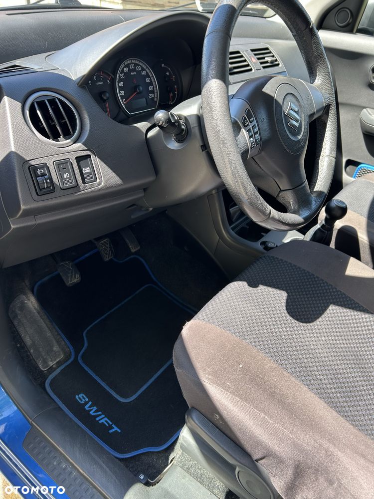 Suzuki Swift - 4