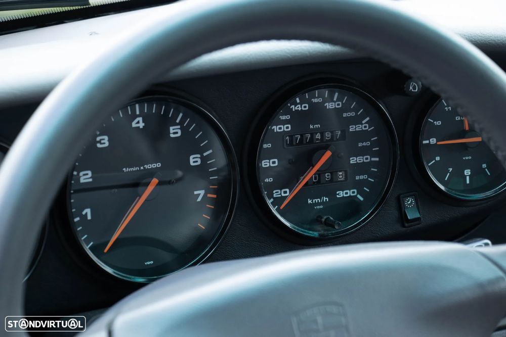 Porsche 911 (993) Coupé 3.6 Carrera 2 - 37