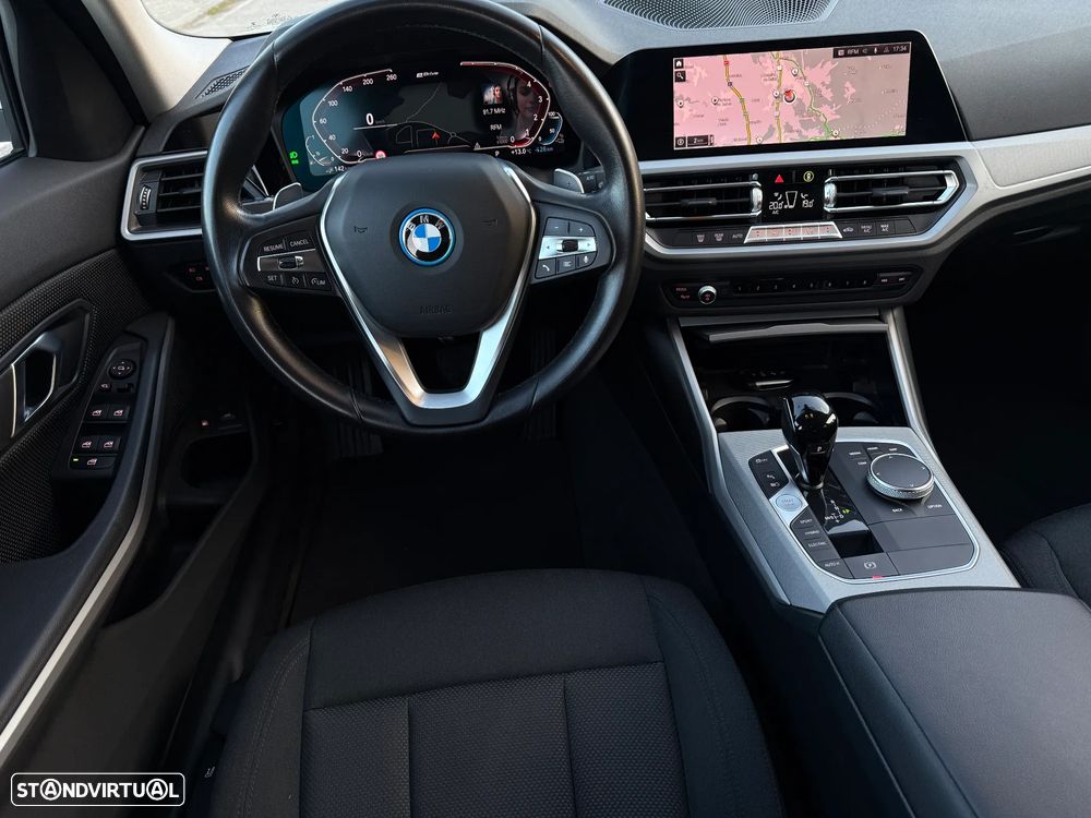 BMW 320 e Touring Line Sport Auto - 30
