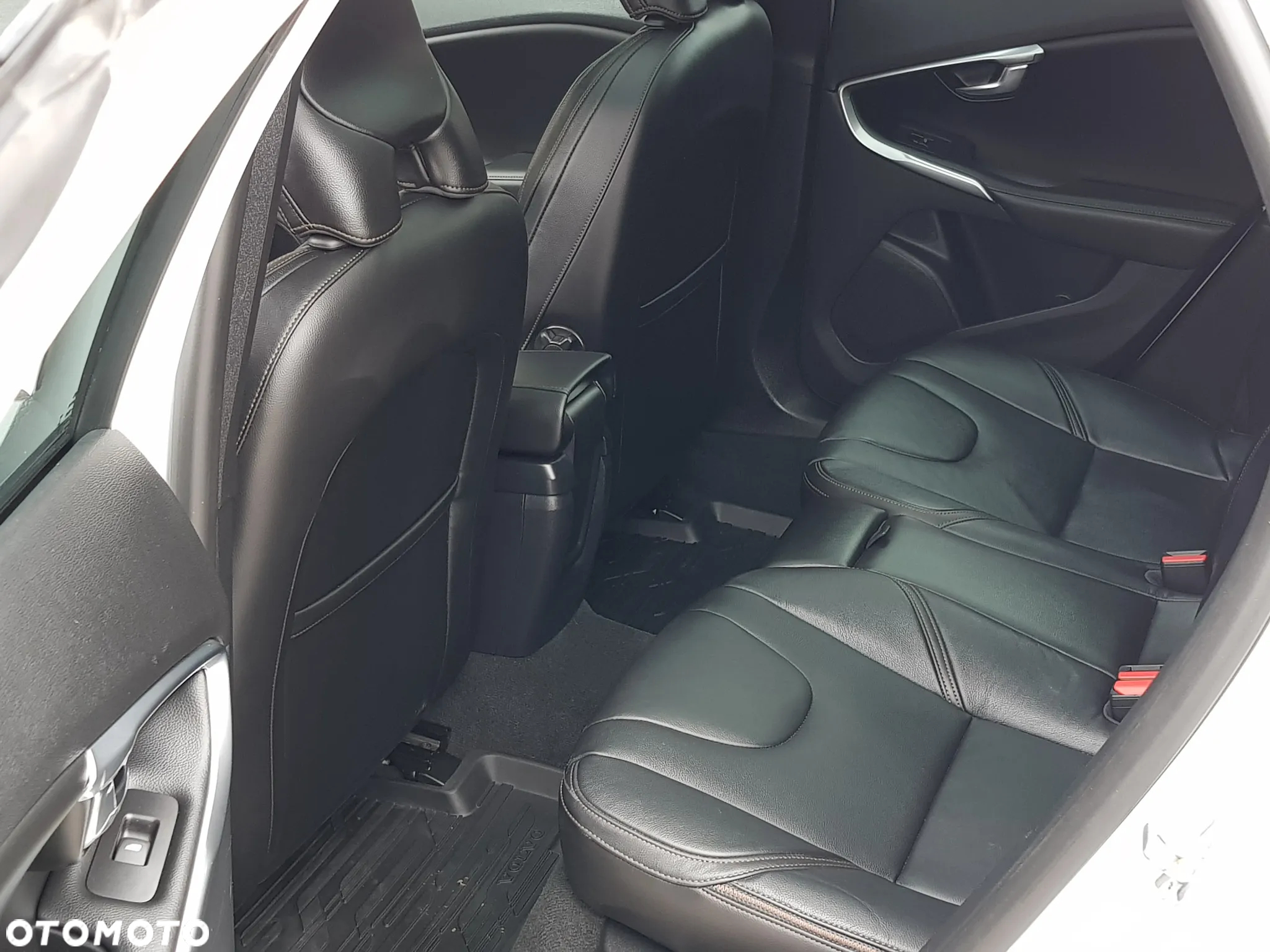 Volvo V40 Cross Country - 18