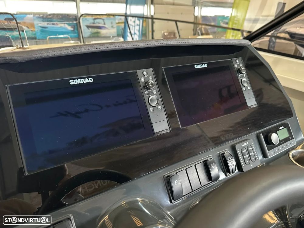 Quicksilver Activ 875 Sundeck - 37