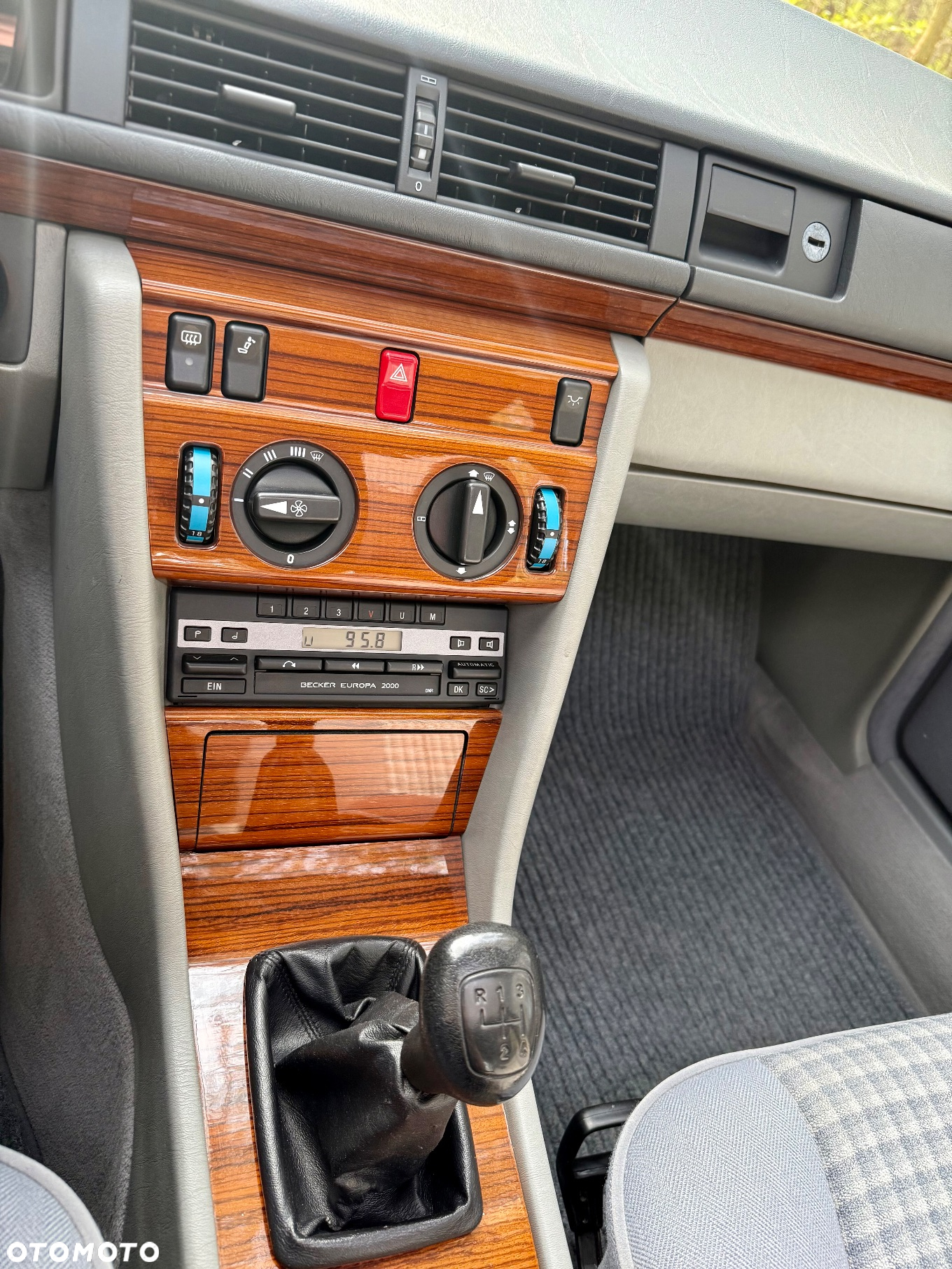Mercedes-Benz W124 (1984-1993) - 32