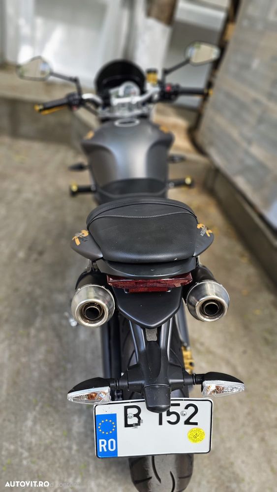 Triumph Street Triple R - 10