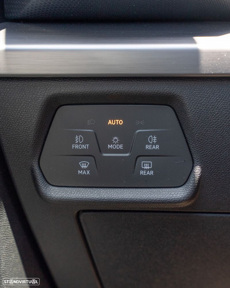 SEAT Leon ST 1.5 e-Hybrid DSG FR Black Edition - 27