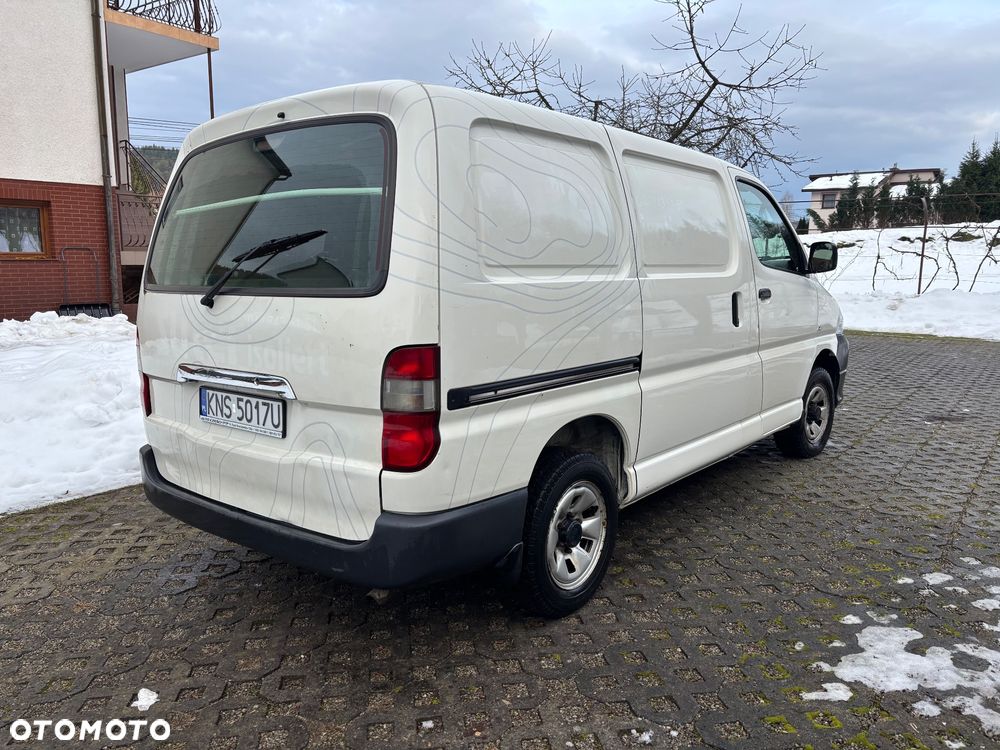 Toyota Hiace - 5