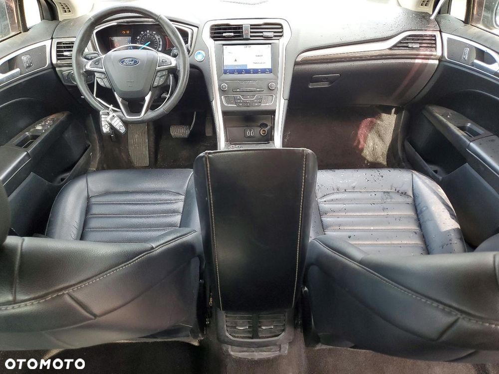 Ford Fusion - 9