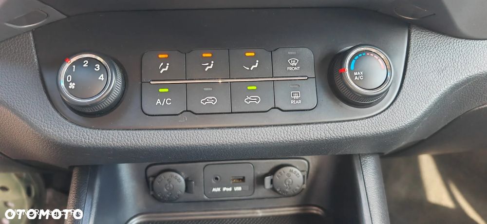 Kia Sportage 1.7 CRDI 2WD Dream-Team Edition - 11