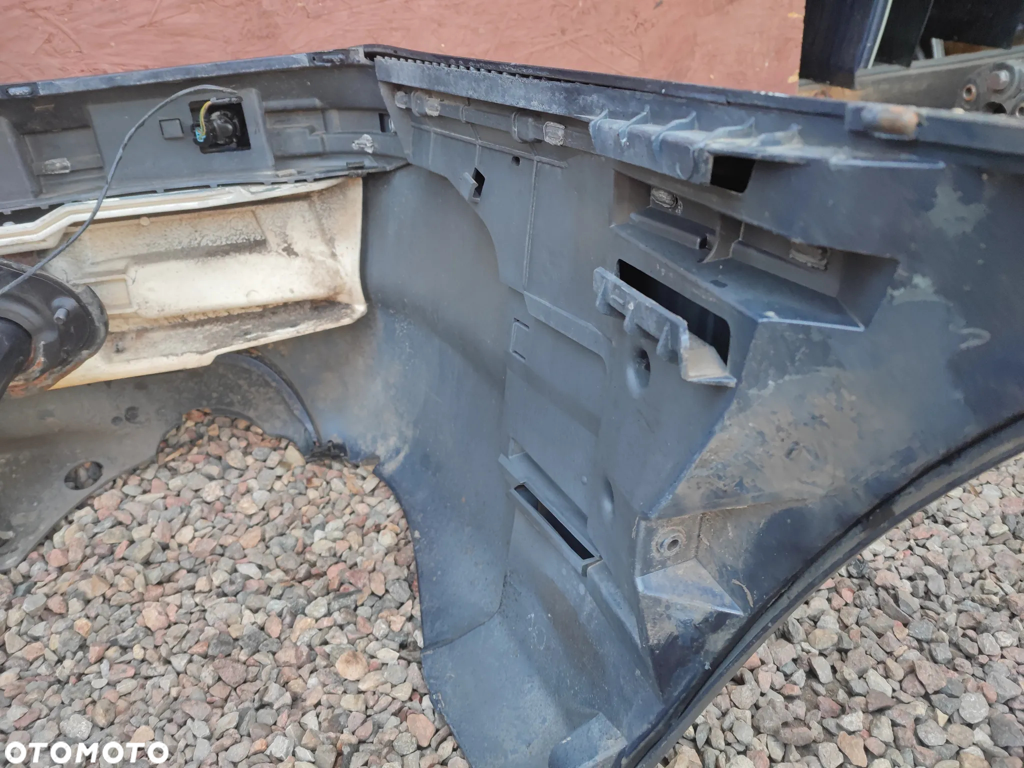 BMW E46 SEDAN ORYGINALNY ZDERZAK TYŁ M-PAKIET W KOLORZE ORIENT-BLAU METALIC O KODZIE LAKIERU 317/5 + CZUJNIKI PDC O NR.  51 12 2 293 990 W DOBRYM STANIE - 28