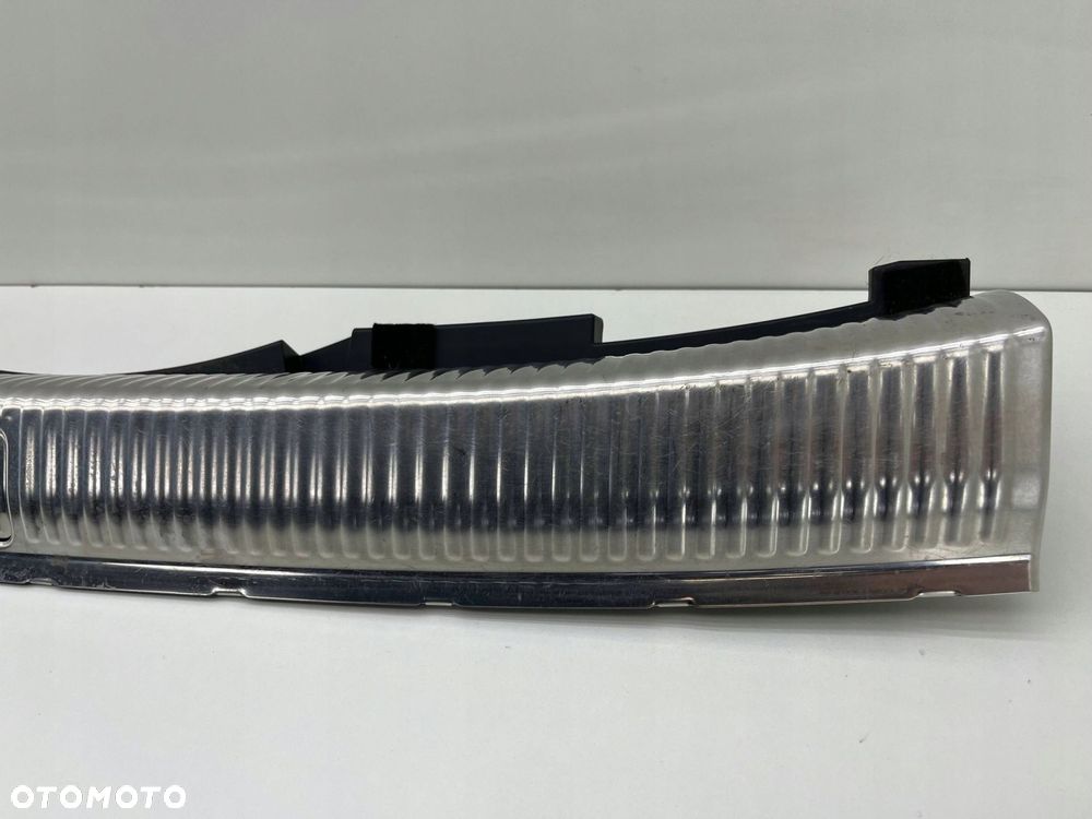 AUDI A4 B9 OSŁONA PROGU BAGAŻNIKA 8W9864513 - 5