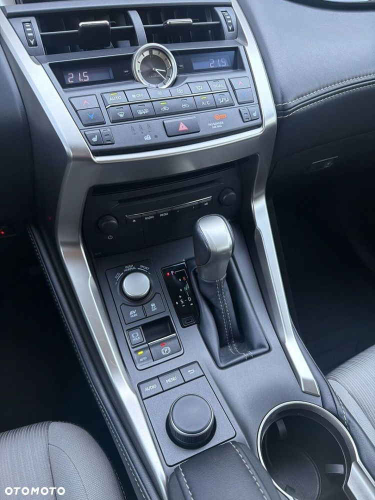 Lexus NX 300h Elite AWD - 13