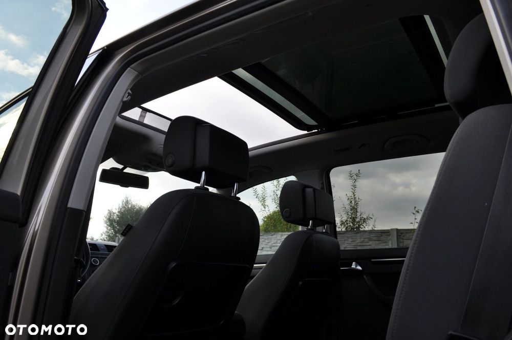 Volkswagen Touran - 16
