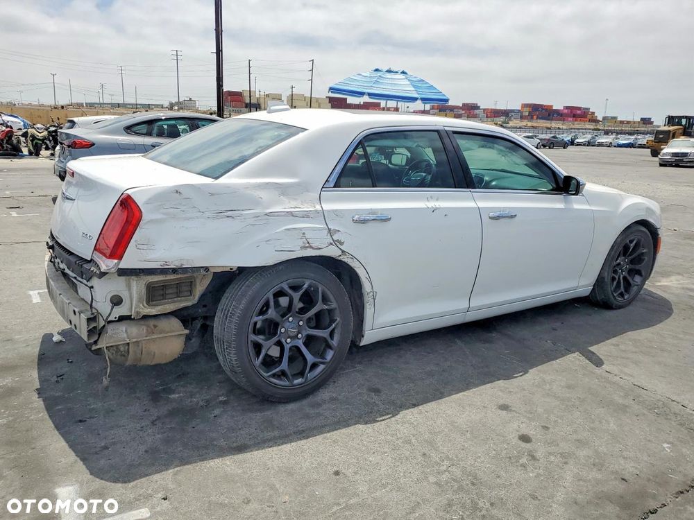 Chrysler 300C - 4