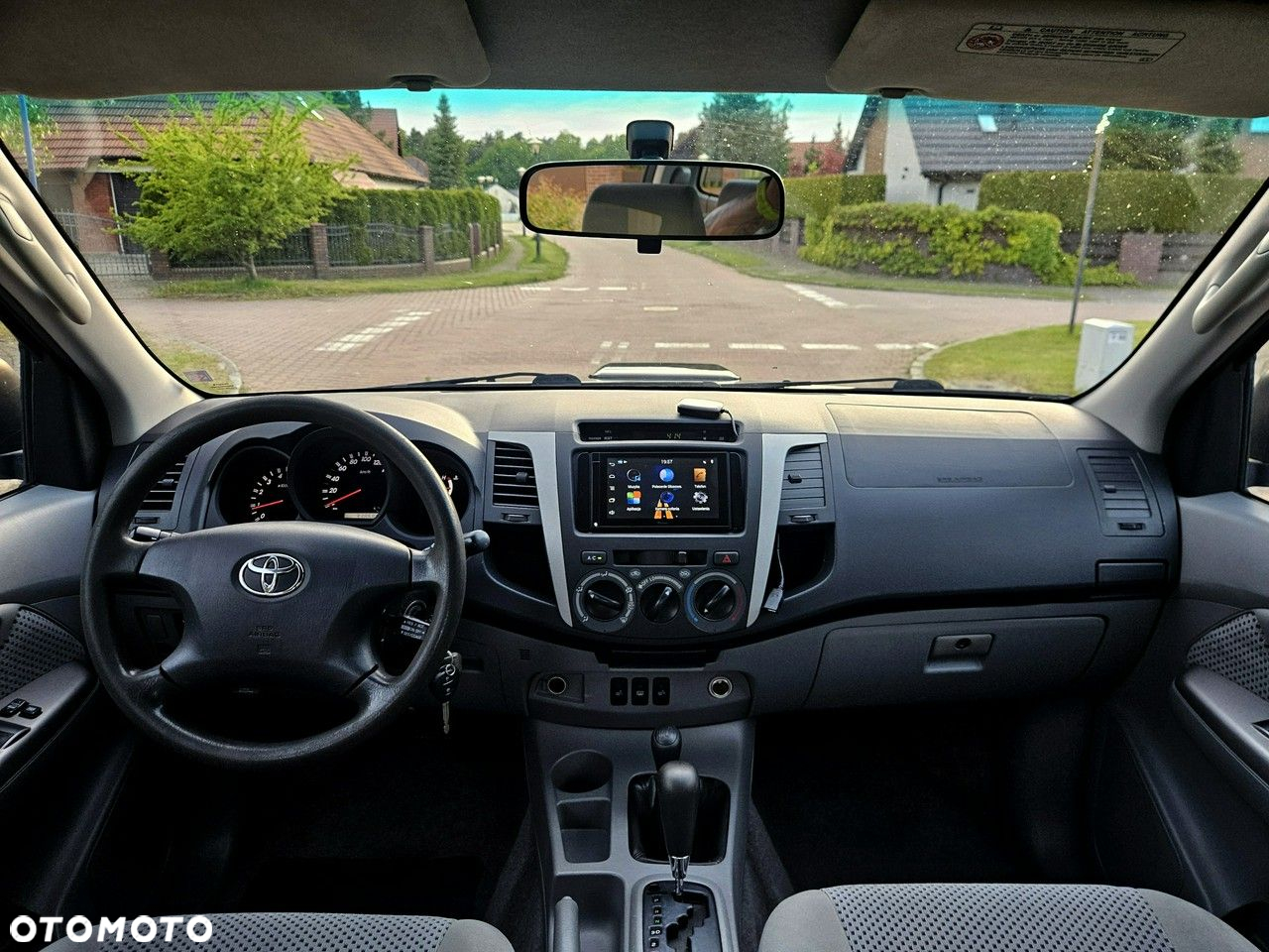 Toyota Hilux 4x4 Double Cab Autm Executive - 13