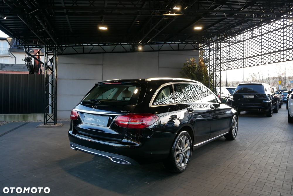 Mercedes-Benz Klasa C 200 4-Matic 9G-TRONIC - 3