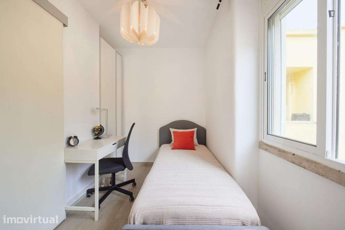 Quarto - localizado em Roma-Areeiro Lisbon - Grande imagem: 3/24