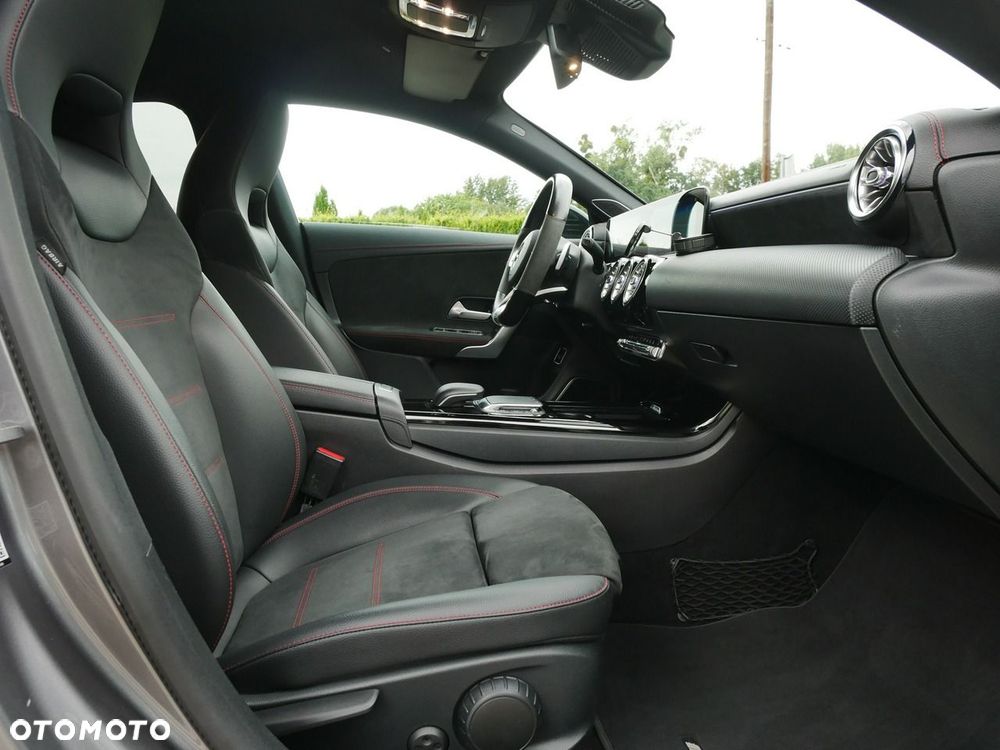 Mercedes-Benz CLA 250 4-Matic AMG Line 7G-DCT - 36