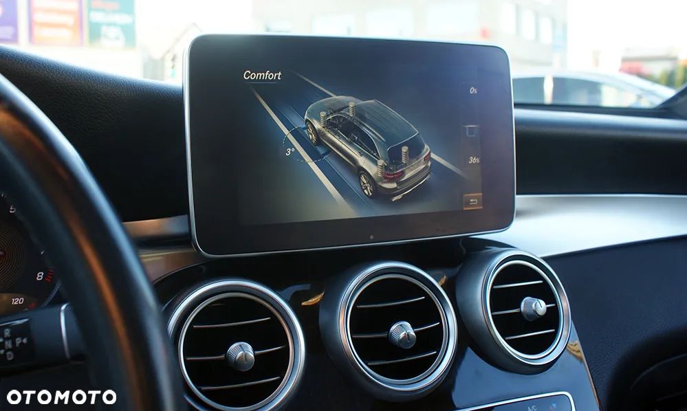 Mercedes-Benz GLC 300 4Matic 9G-TRONIC AMG Line - 17
