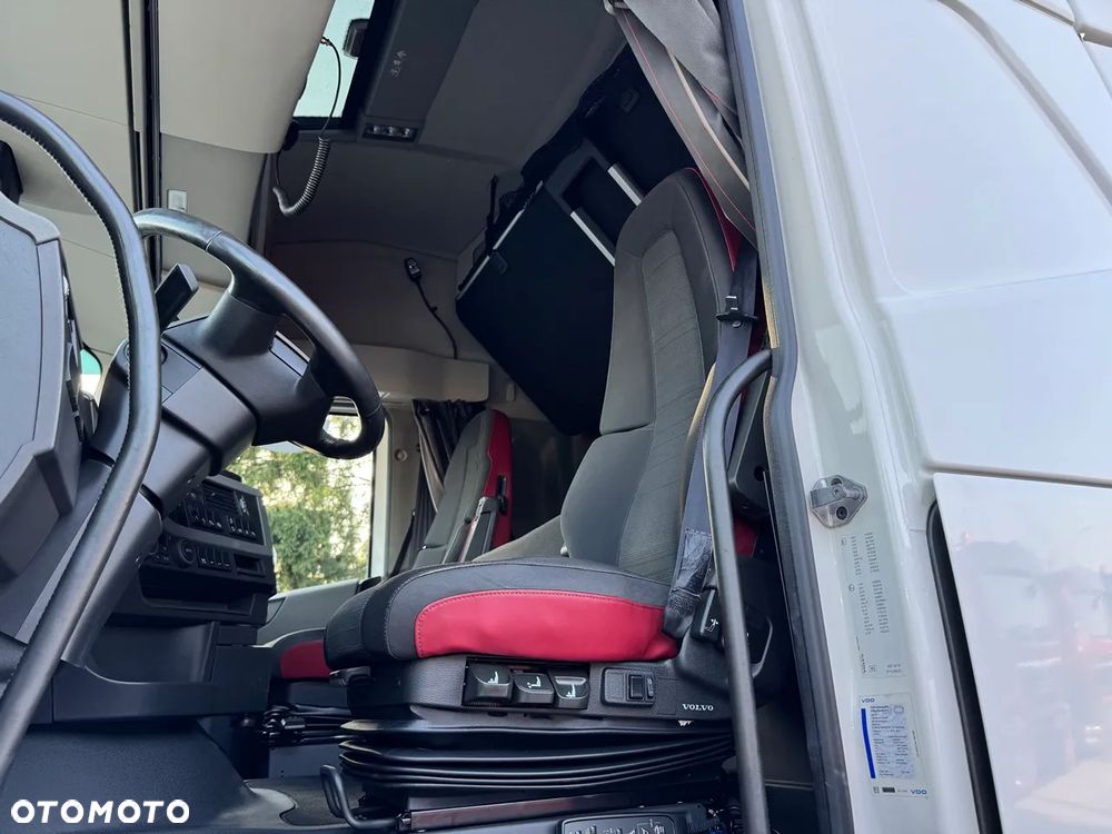 Volvo FH 500 / CAŁE NA PODUCHACH /TELEWIZOR/ACC /  KLIMA POSTOJOWA / XENON / NAVIGACJA / Z NIEMIEC - 24