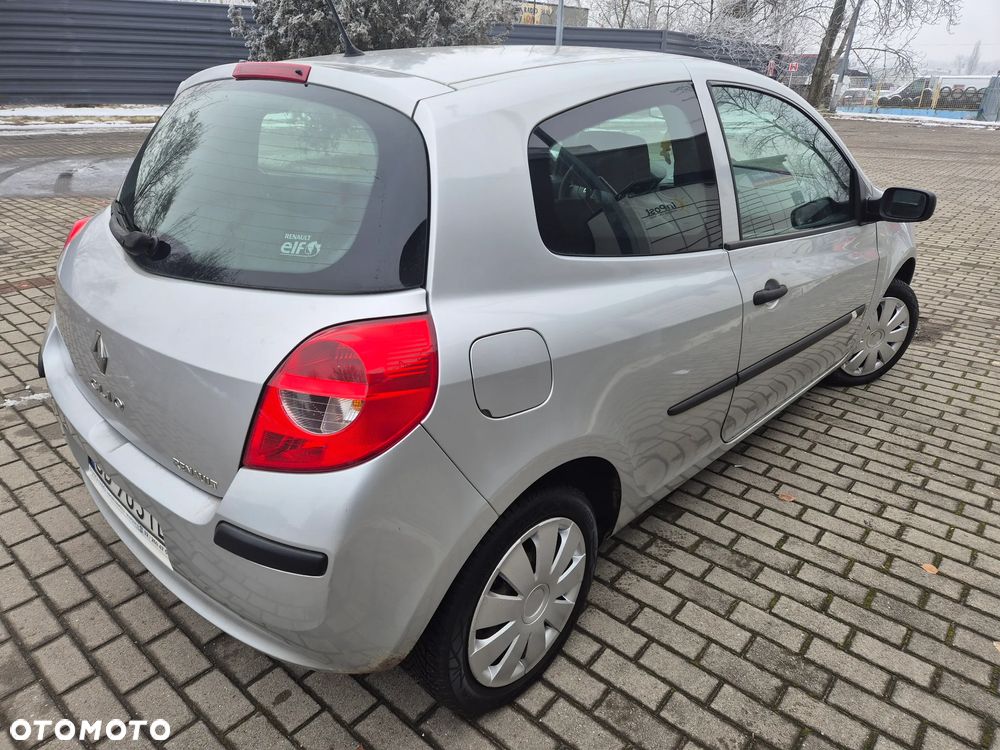 Renault Clio 1.2 16V Confort Dynamique - 4