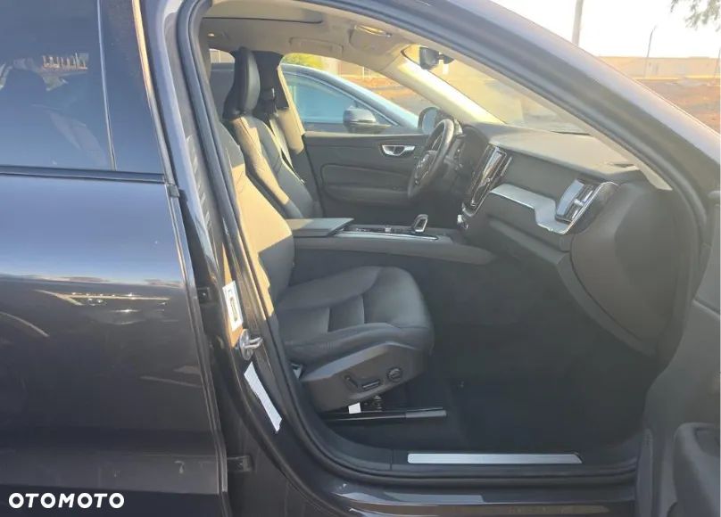 Volvo XC 60 B5 B AWD Plus Bright - 10