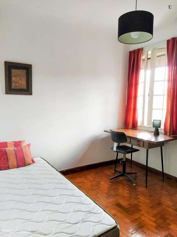 Quarto - localizado em Paranhos Porto - Grande imagem: 2/8