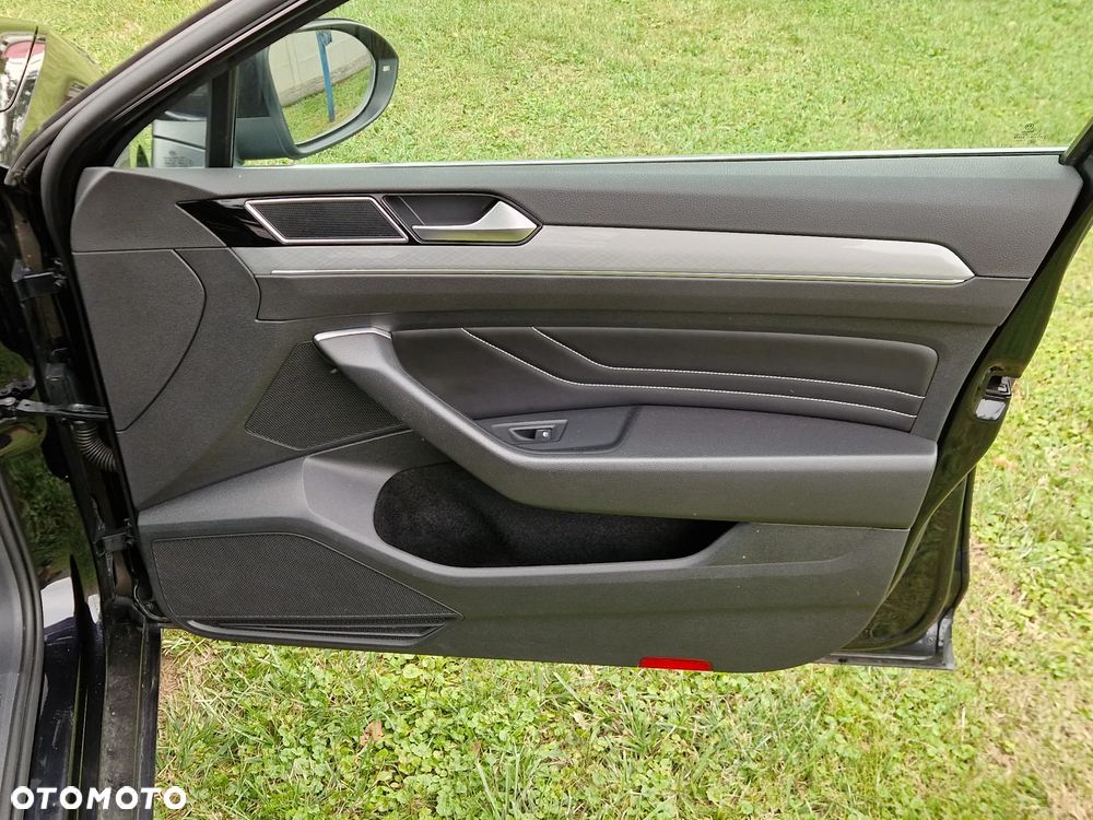 Volkswagen Passat 2.0 TDI SCR DSG Business - 17