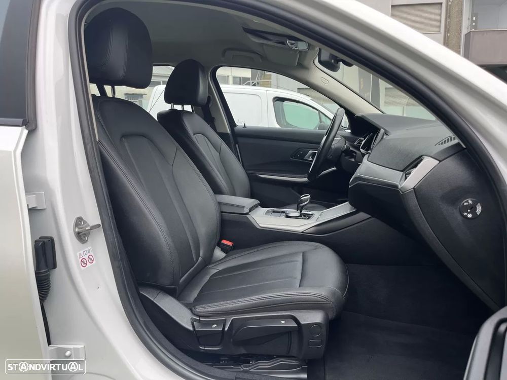 BMW 318 d Touring Aut. Sport Line - 54