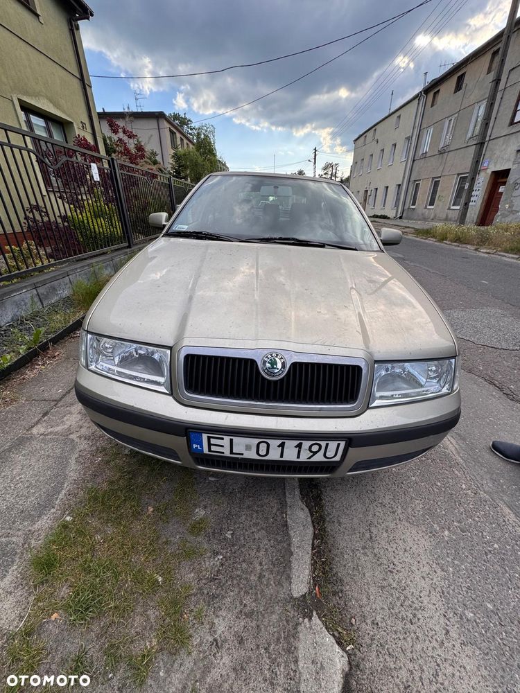 Skoda Octavia 1.6 Tour - 1