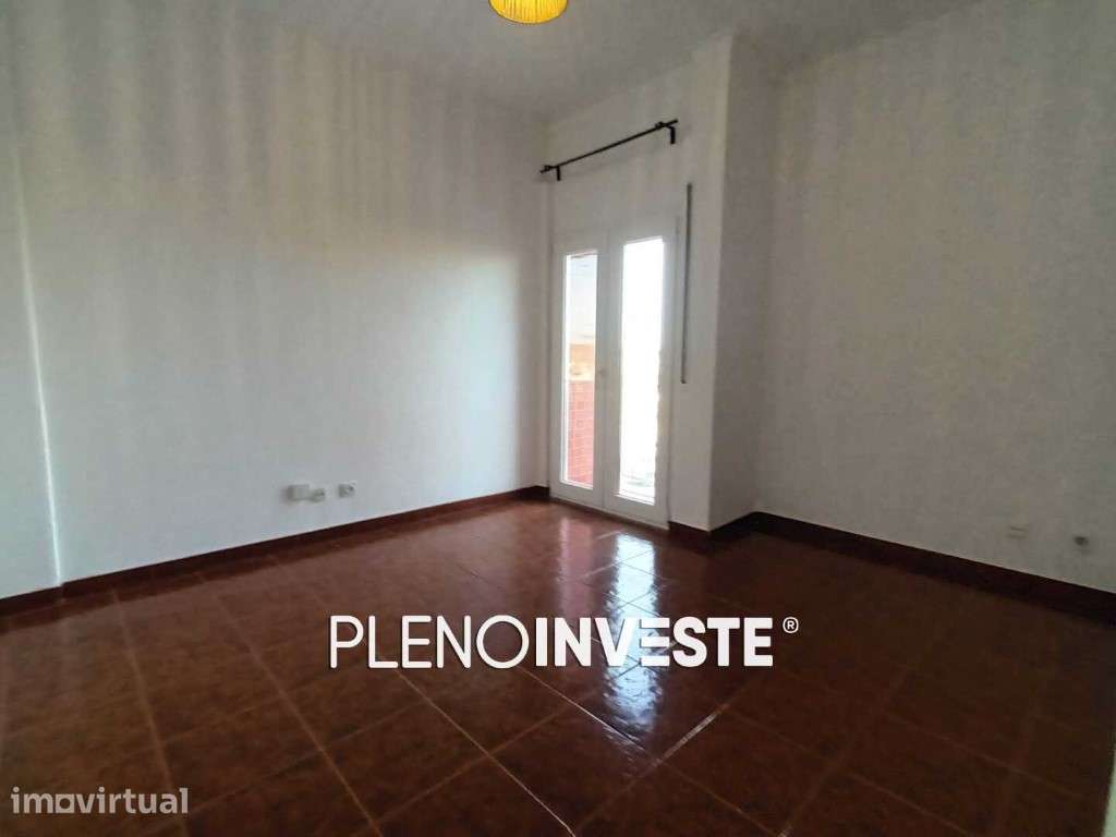 T1 Remodelado no centro de Corroios - Grande imagem: 2/18