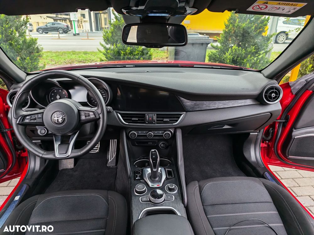 Alfa Romeo Giulia 2.0 Turbo RWD AT8 - 12
