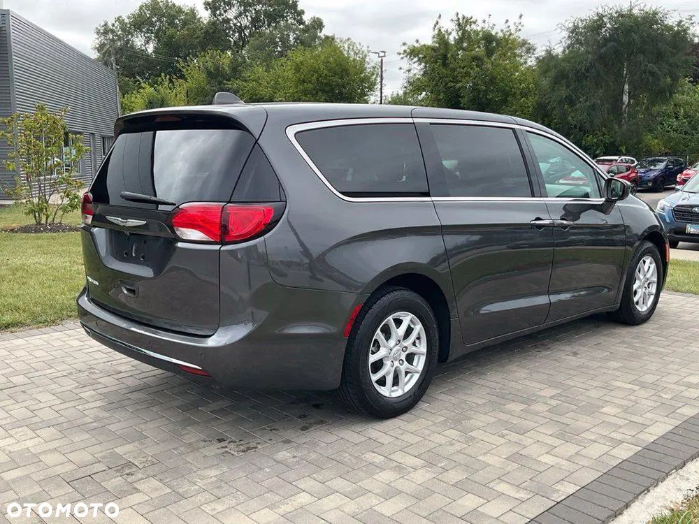Chrysler Pacifica - 6