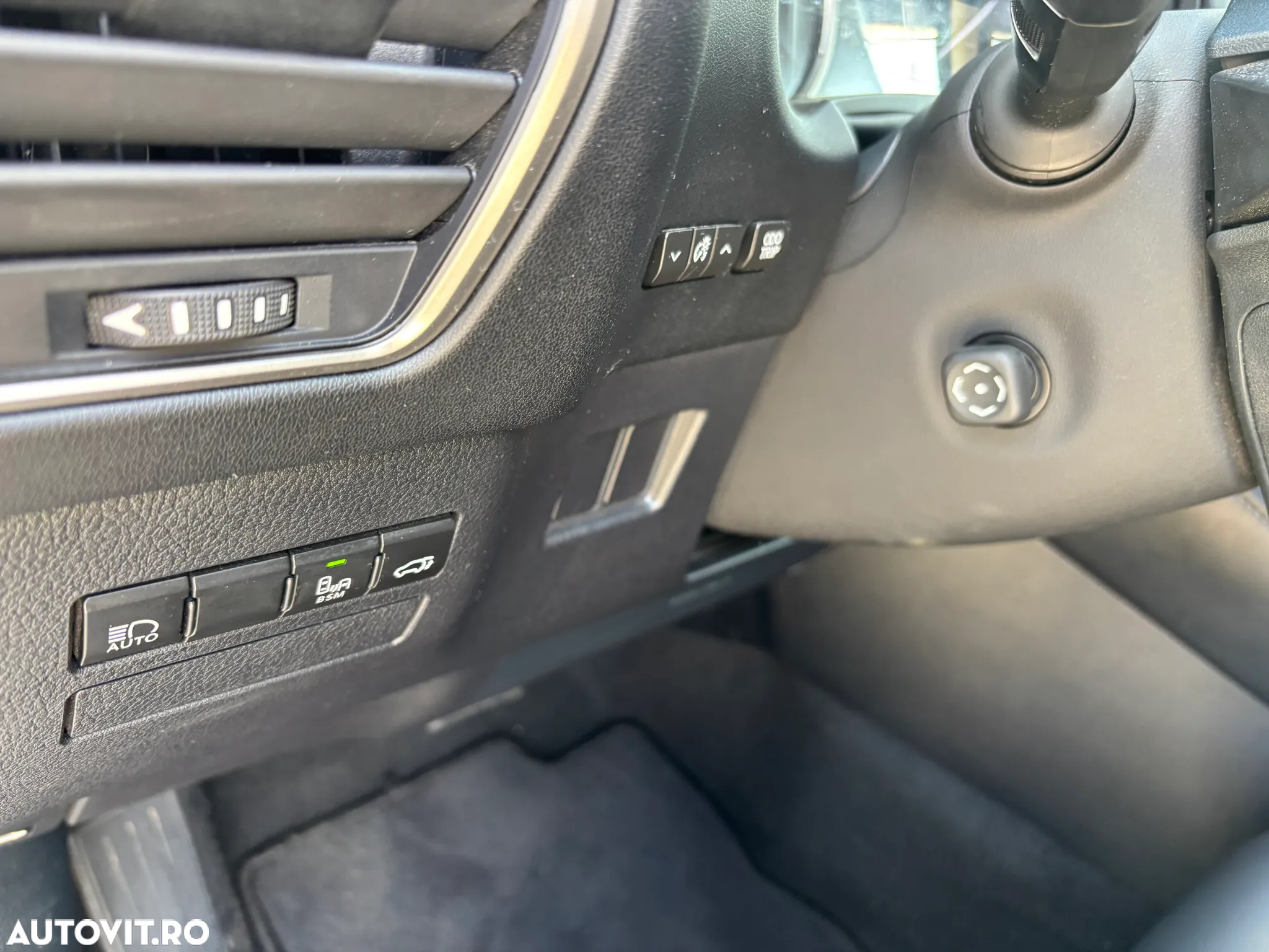 Lexus Seria NX 300h - 10