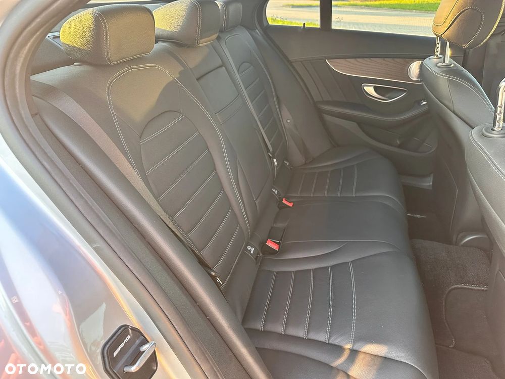 Mercedes-Benz Klasa C AMG 43 4Matic 9G-TRONIC - 27