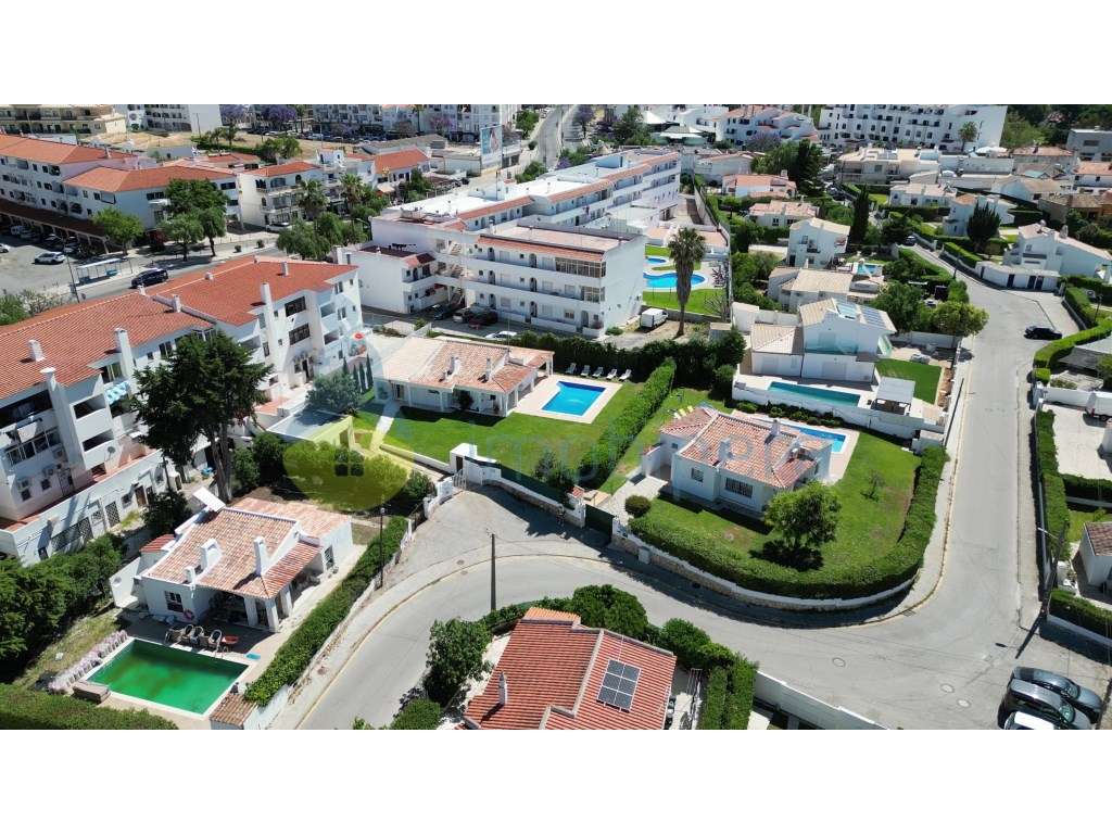 Moradia V4 para venda nas Areias de São João, a escassos 150m da po... - Grande imagem: 4/41