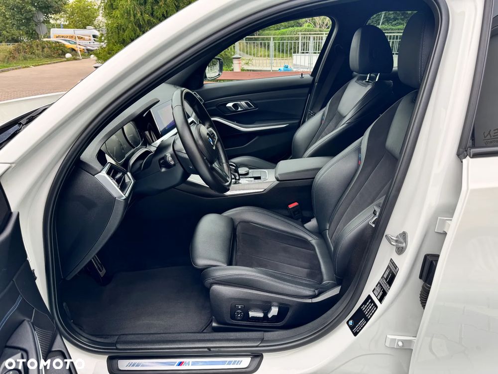 BMW Seria 3 318i M Sport - 13