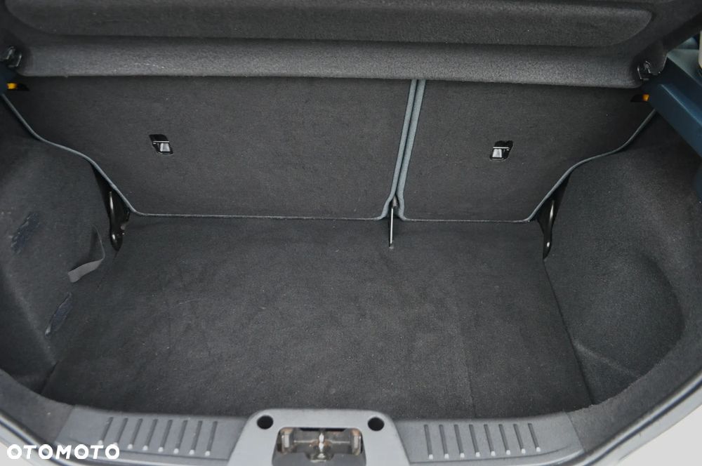 Ford Fiesta 1.25 Ambiente EU5 - 10