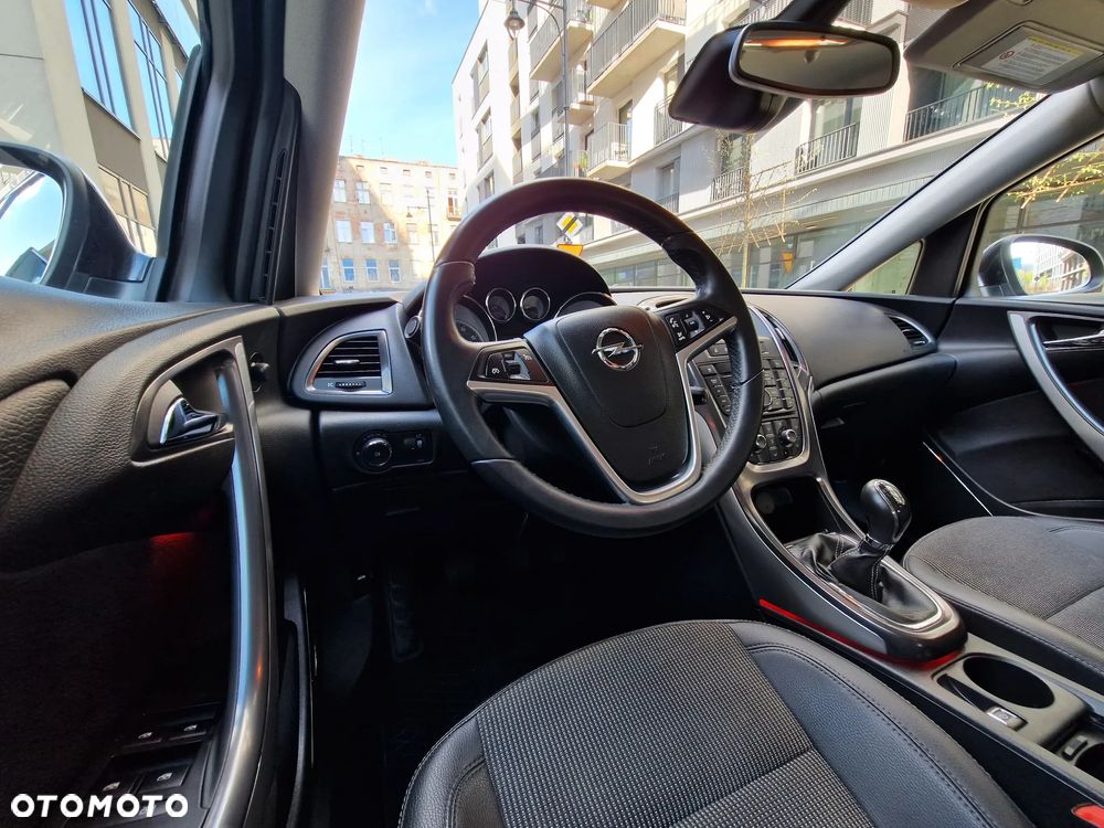 Opel Astra 1.4 T Cosmo EU6 - 26